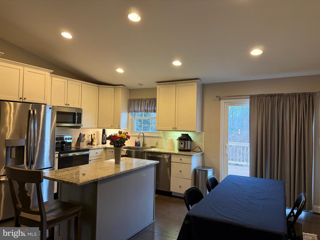 371 FRESHFIELD LANE