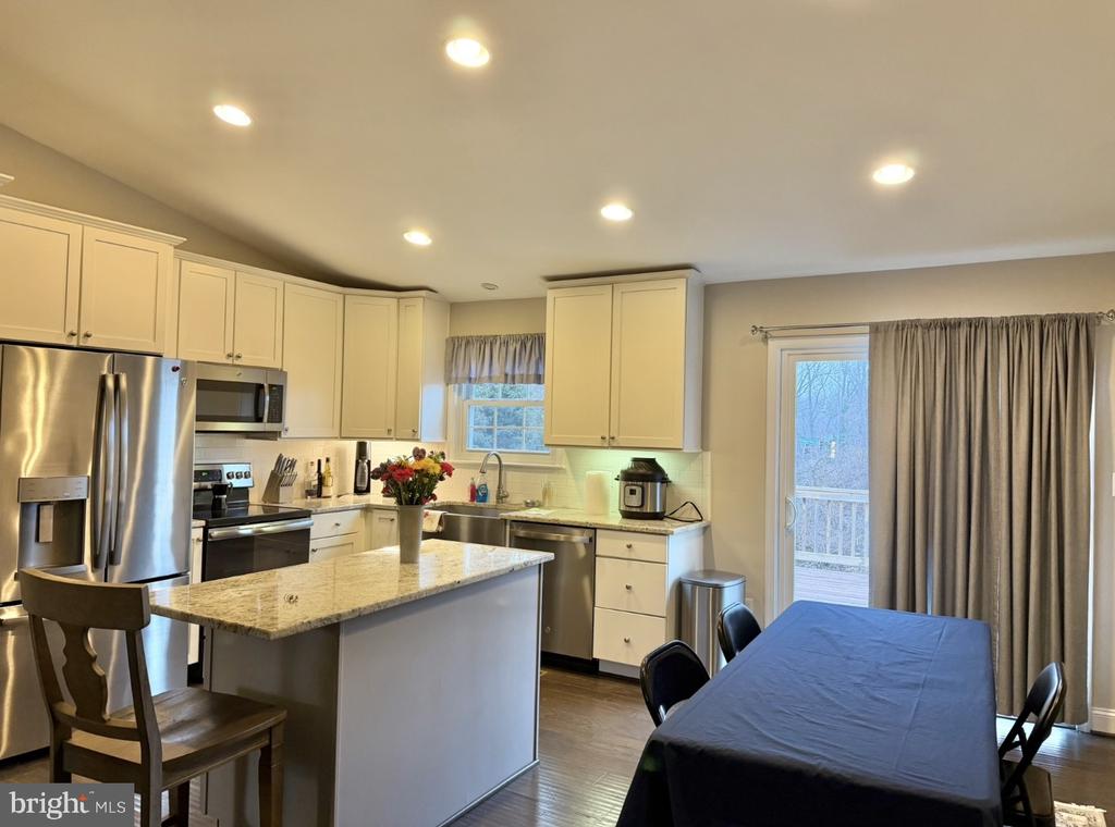371 FRESHFIELD LANE