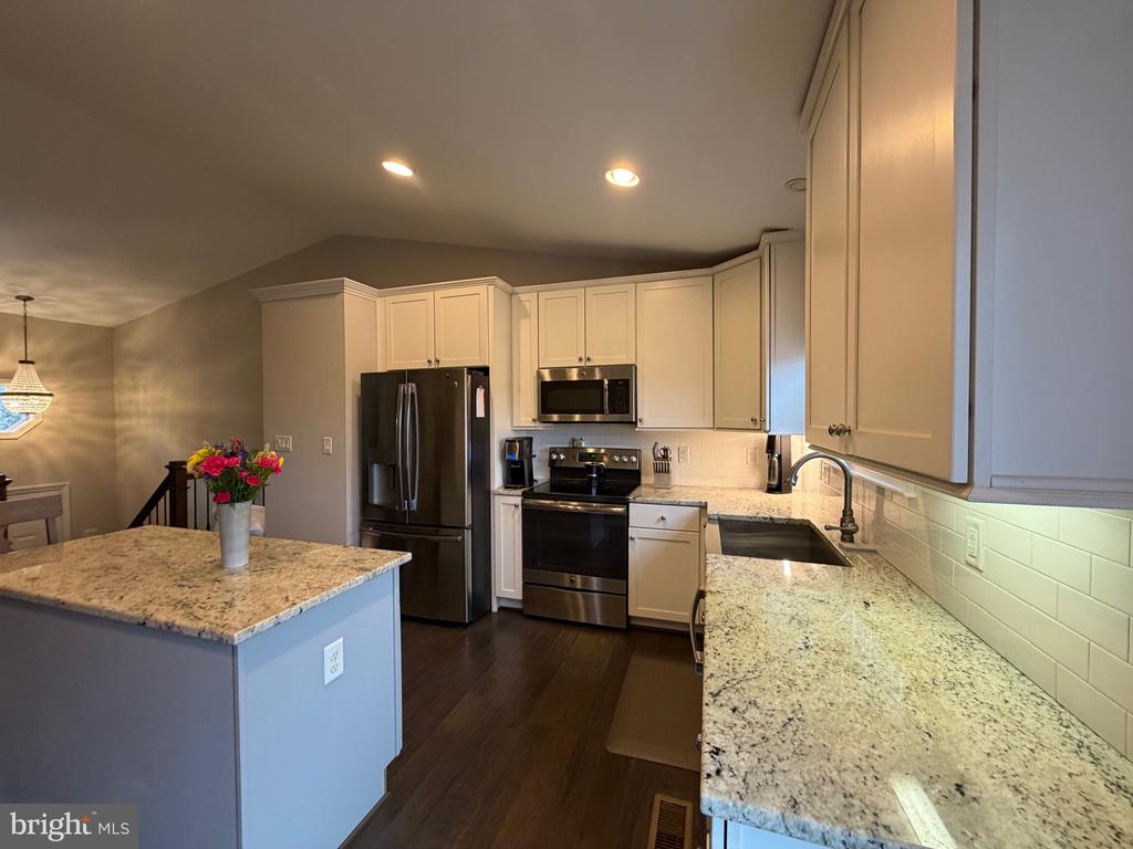 371 FRESHFIELD LANE