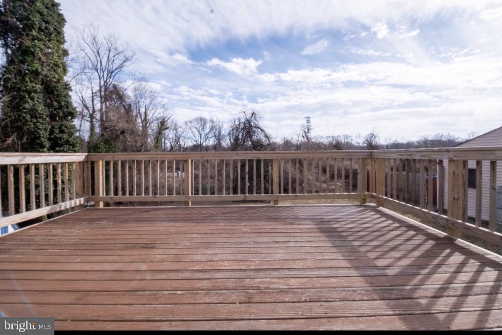 371 FRESHFIELD LANE