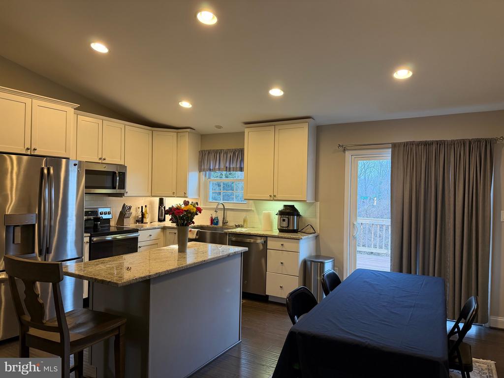 371 FRESHFIELD LANE