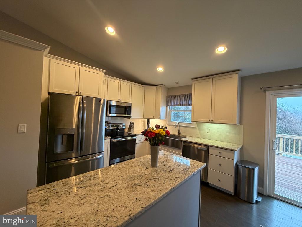 371 FRESHFIELD LANE