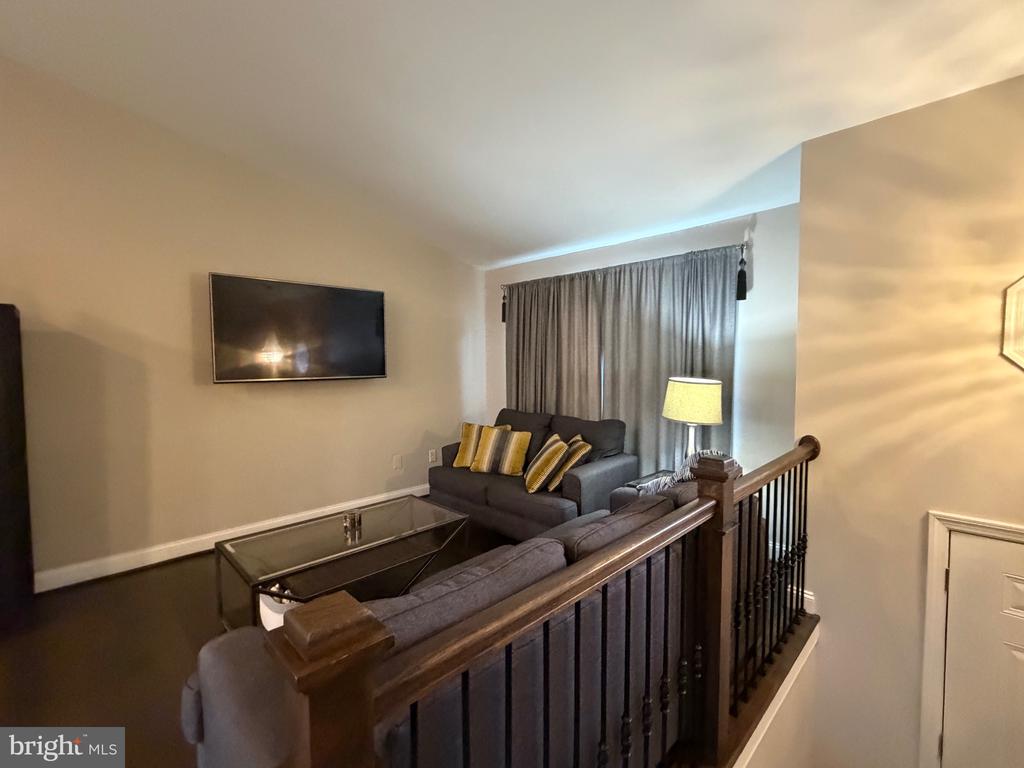 371 FRESHFIELD LANE