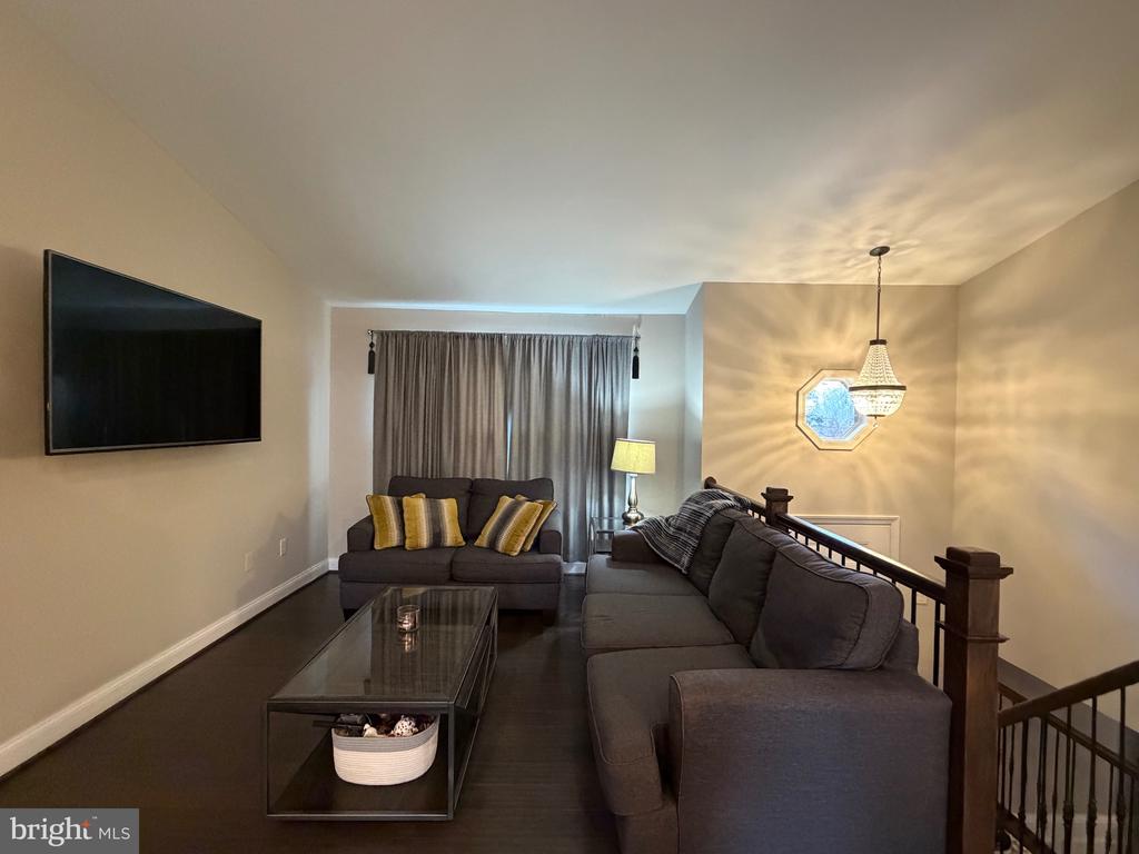 371 FRESHFIELD LANE