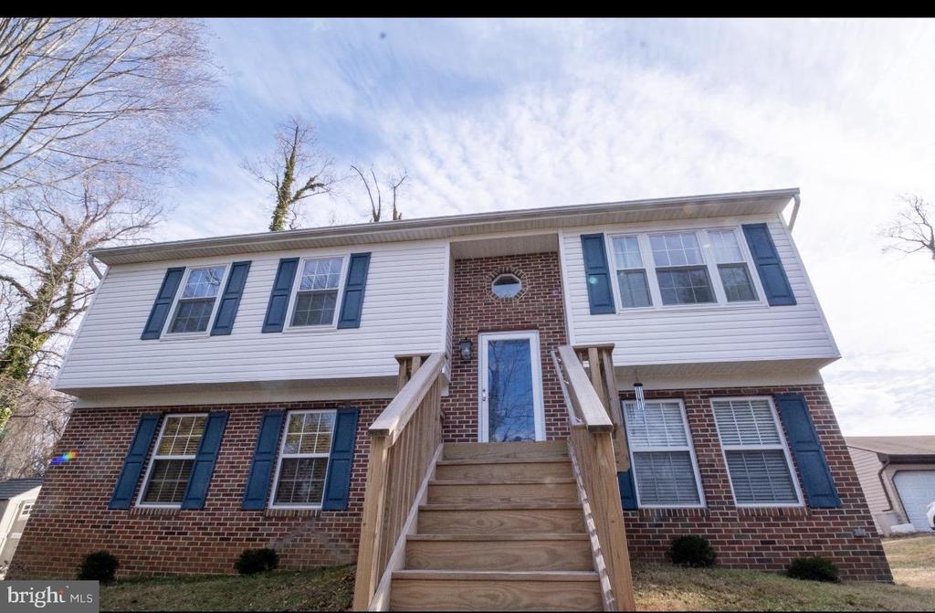 371 FRESHFIELD LANE