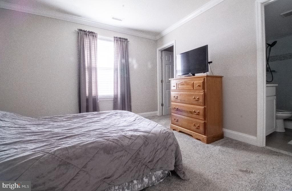 371 FRESHFIELD LANE
