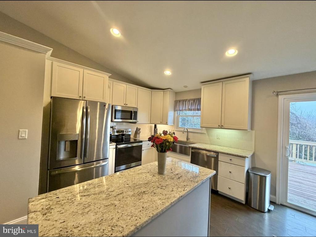 371 FRESHFIELD LANE