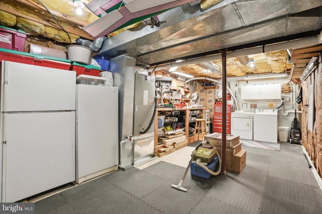 525 LOUGHTON LANE