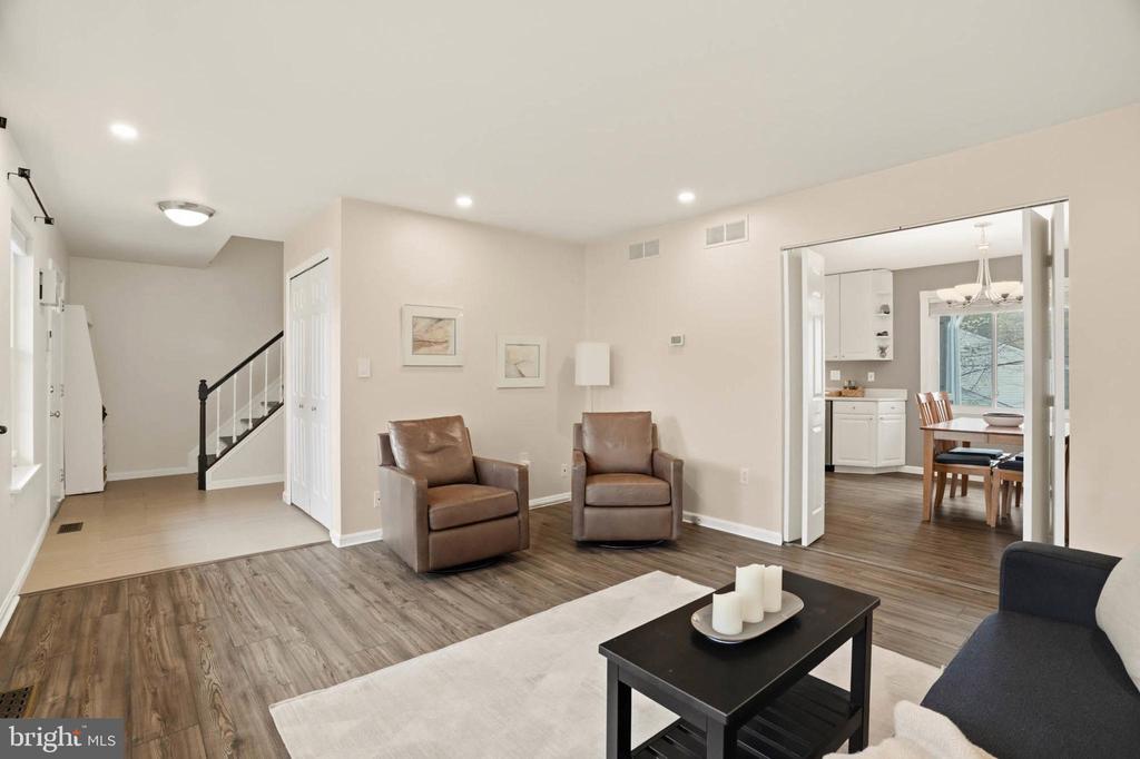525 LOUGHTON LANE