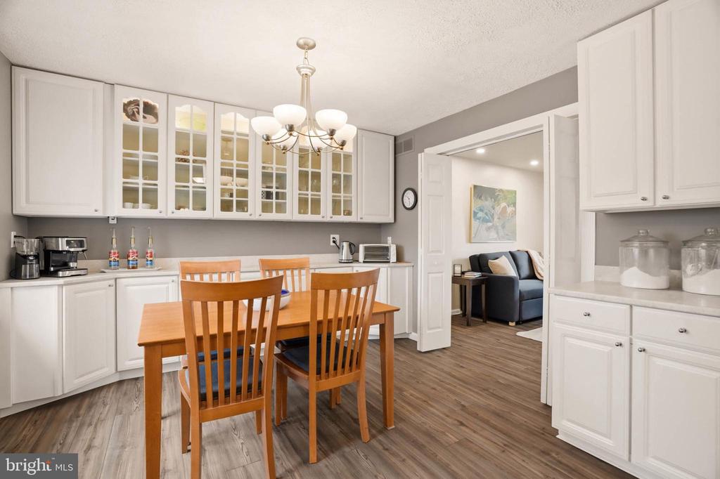 525 LOUGHTON LANE