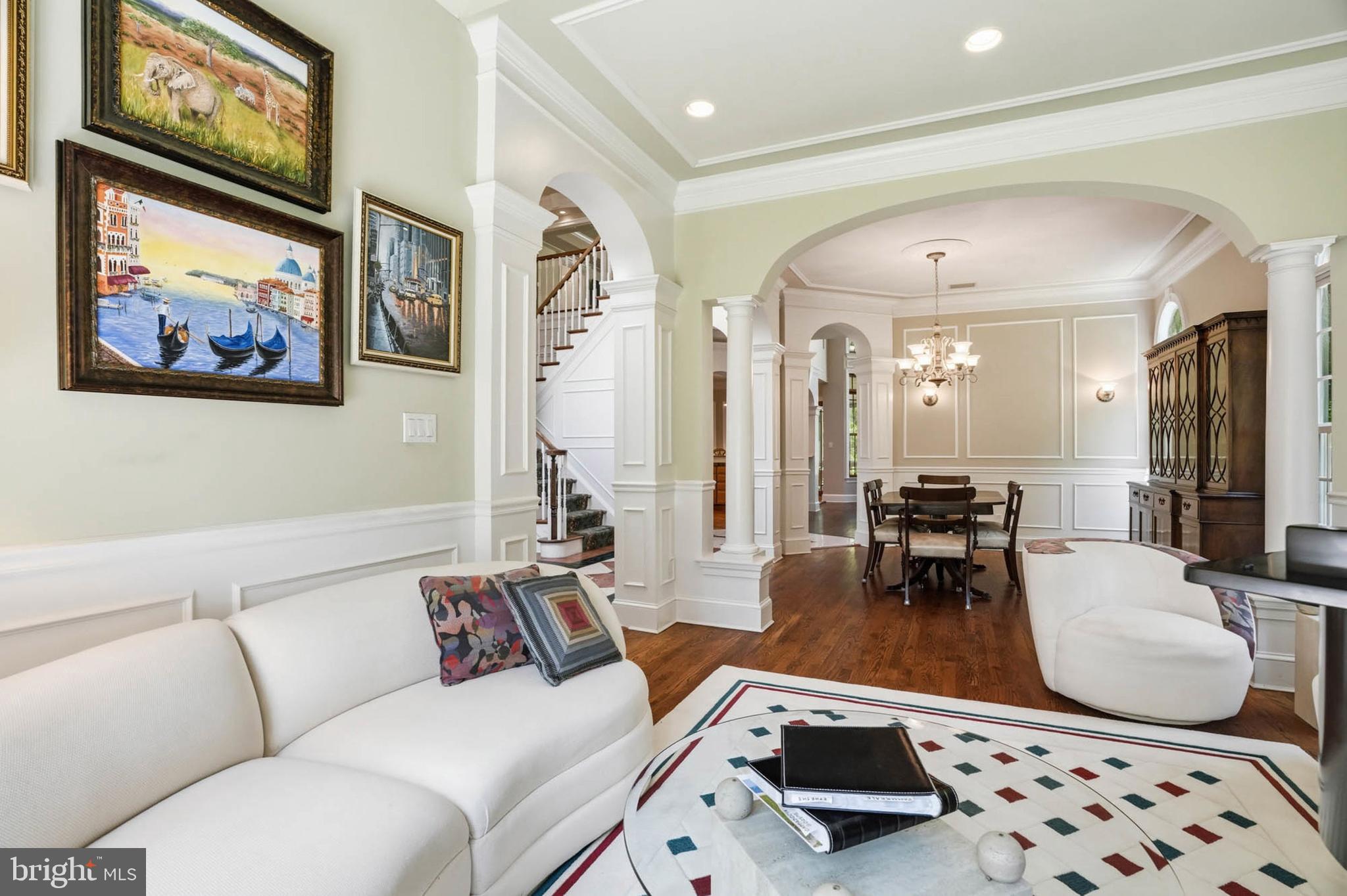 982 STONINGTON DRIVE