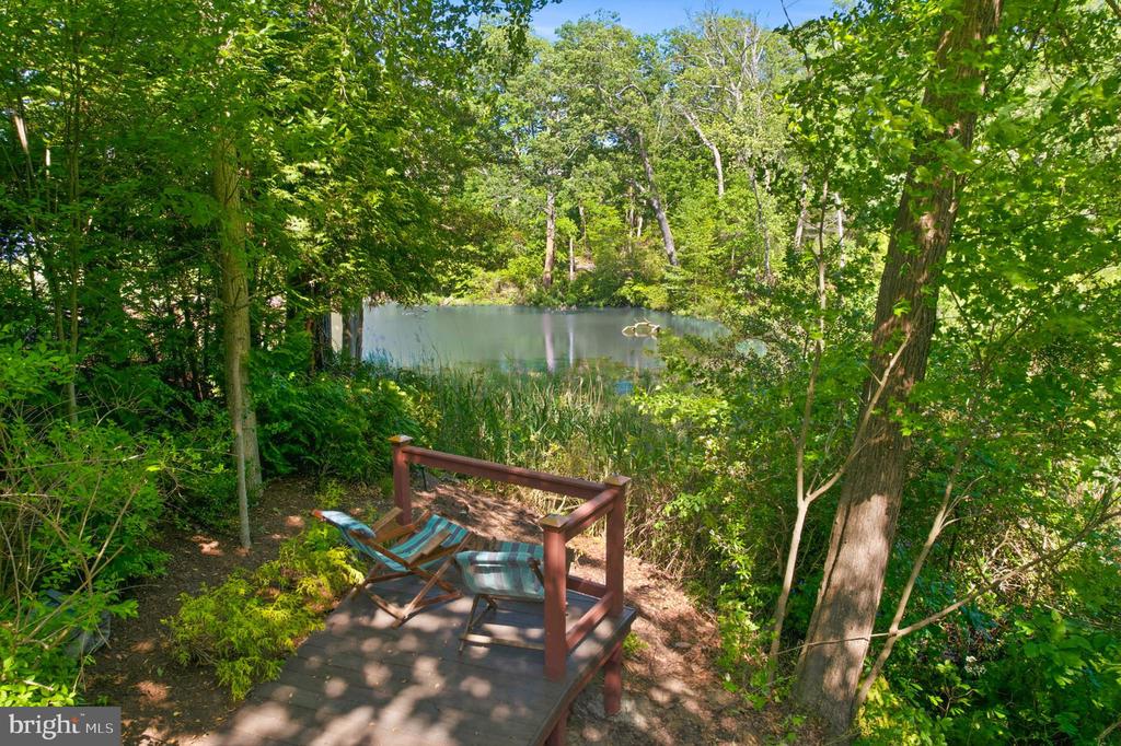 982 STONINGTON DRIVE
