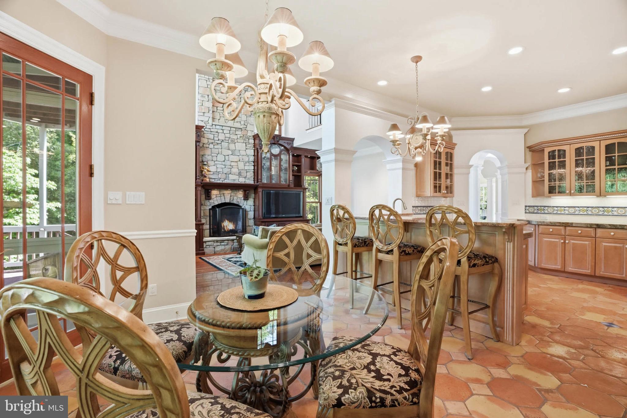 982 STONINGTON DRIVE