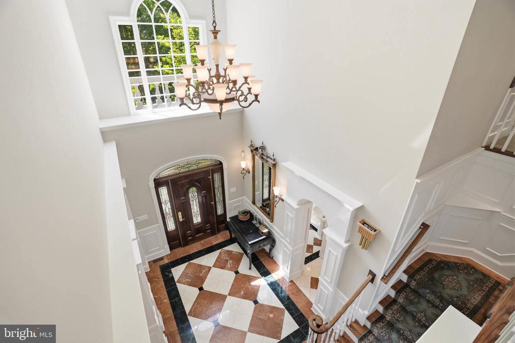 982 STONINGTON DRIVE
