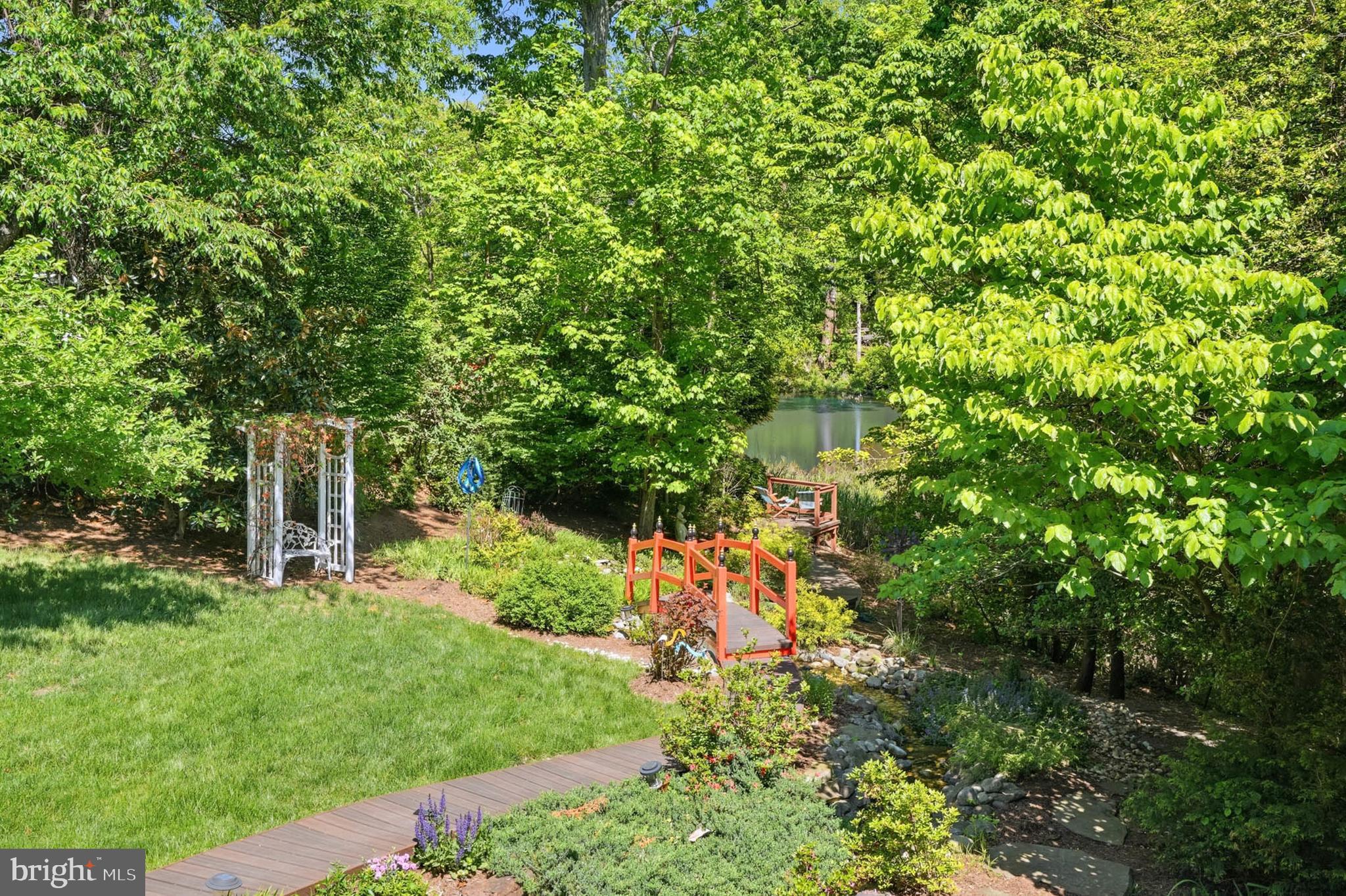 982 STONINGTON DRIVE