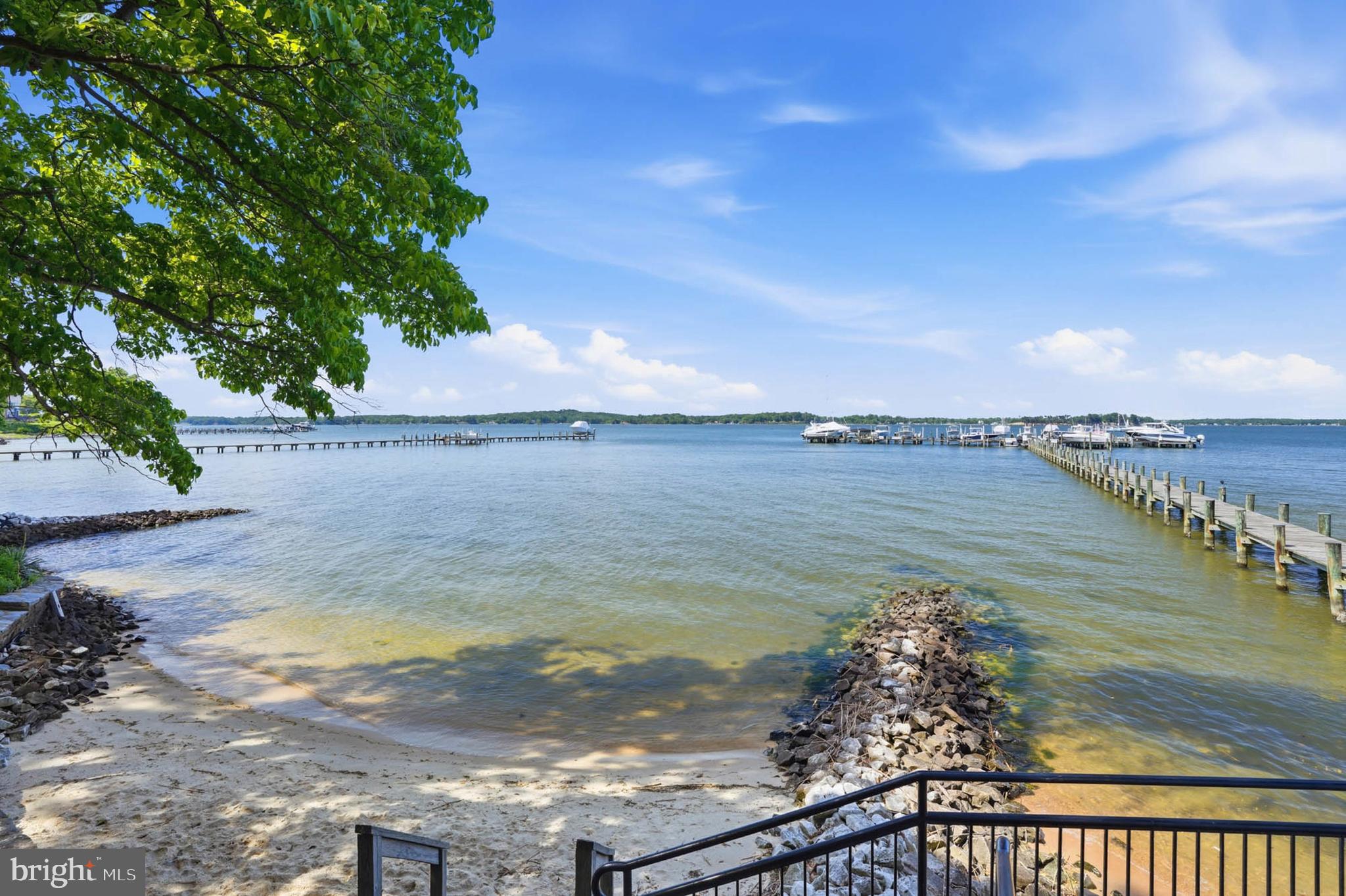 982 STONINGTON DRIVE