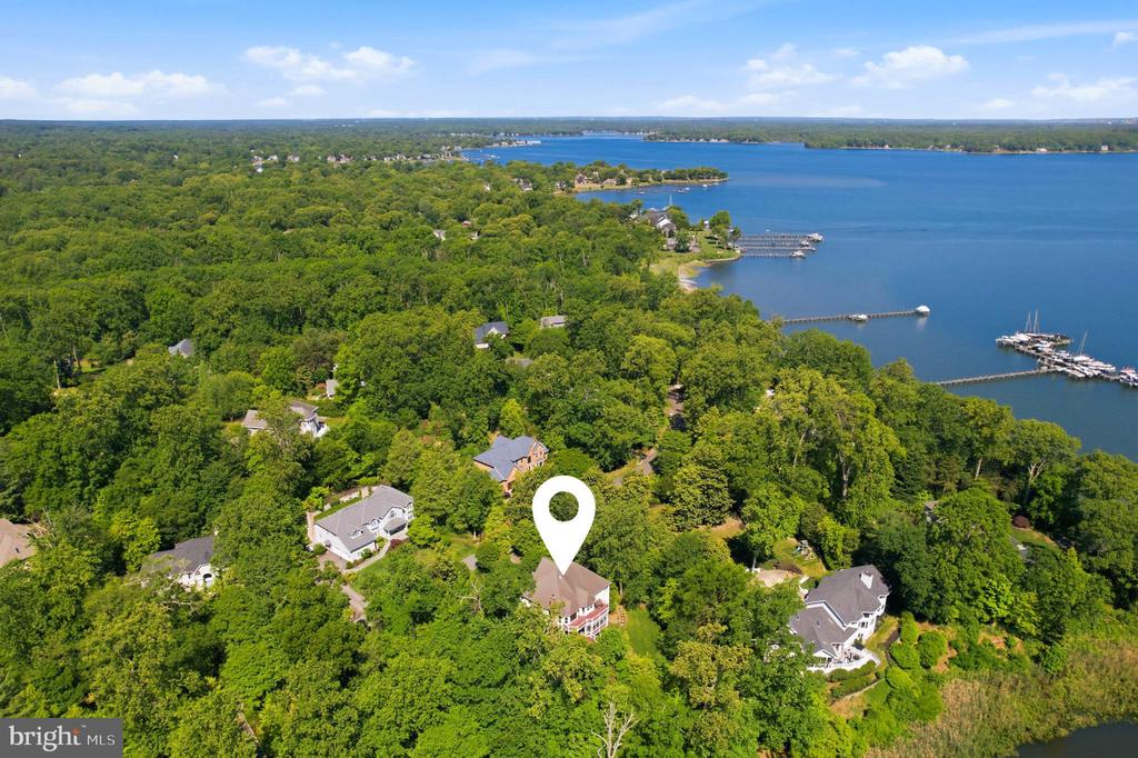 982 STONINGTON DRIVE