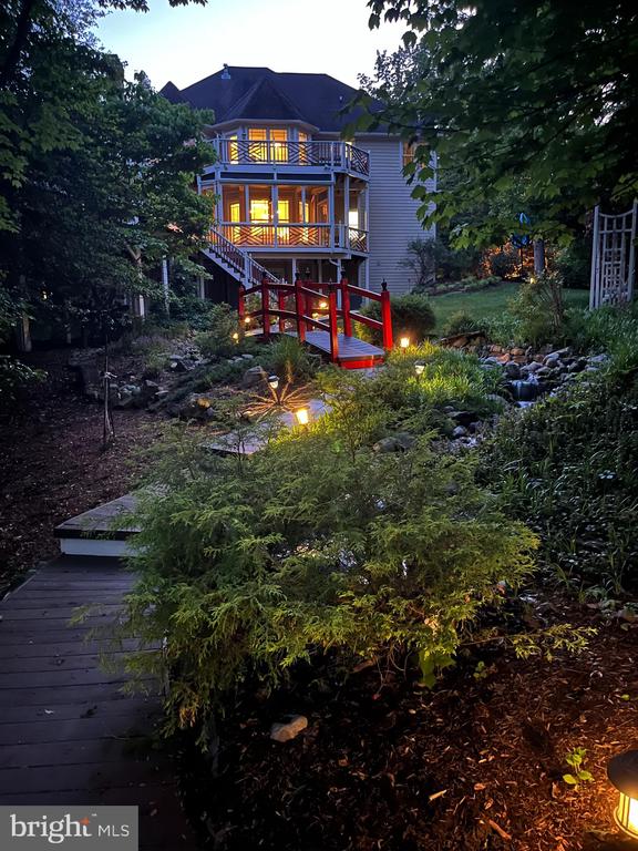 982 STONINGTON DRIVE