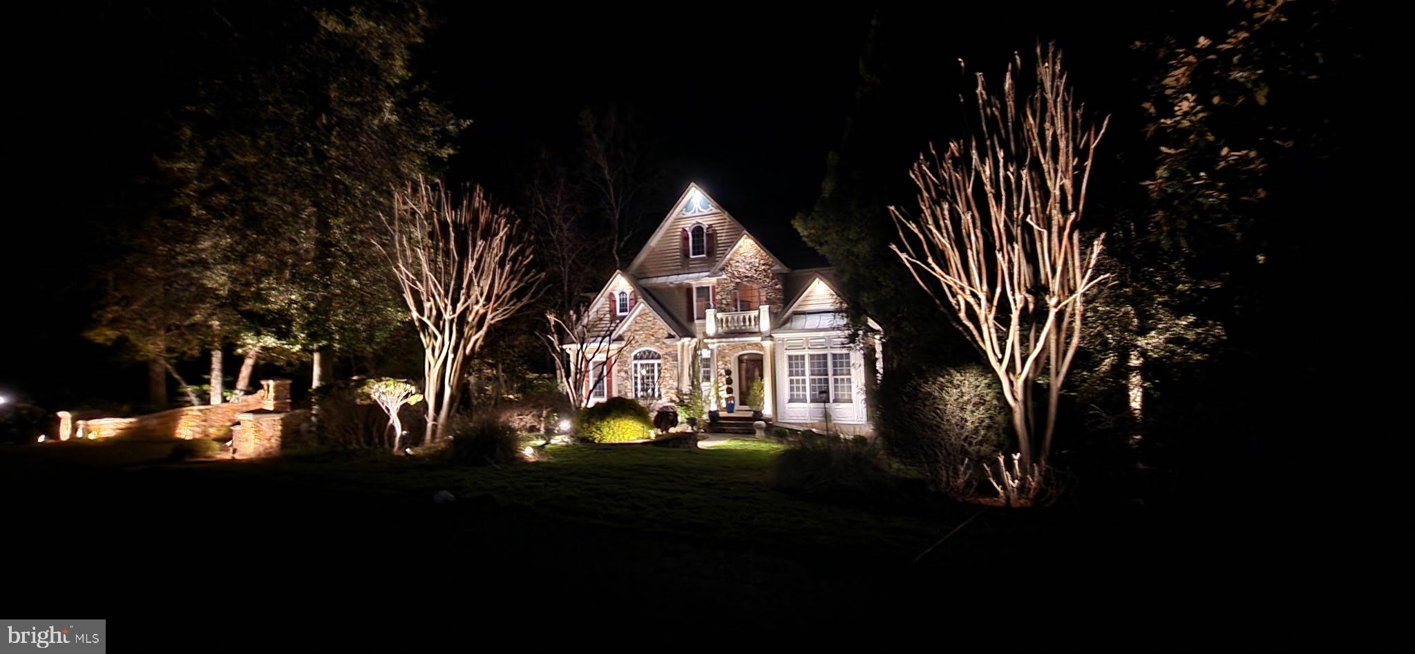 982 STONINGTON DRIVE