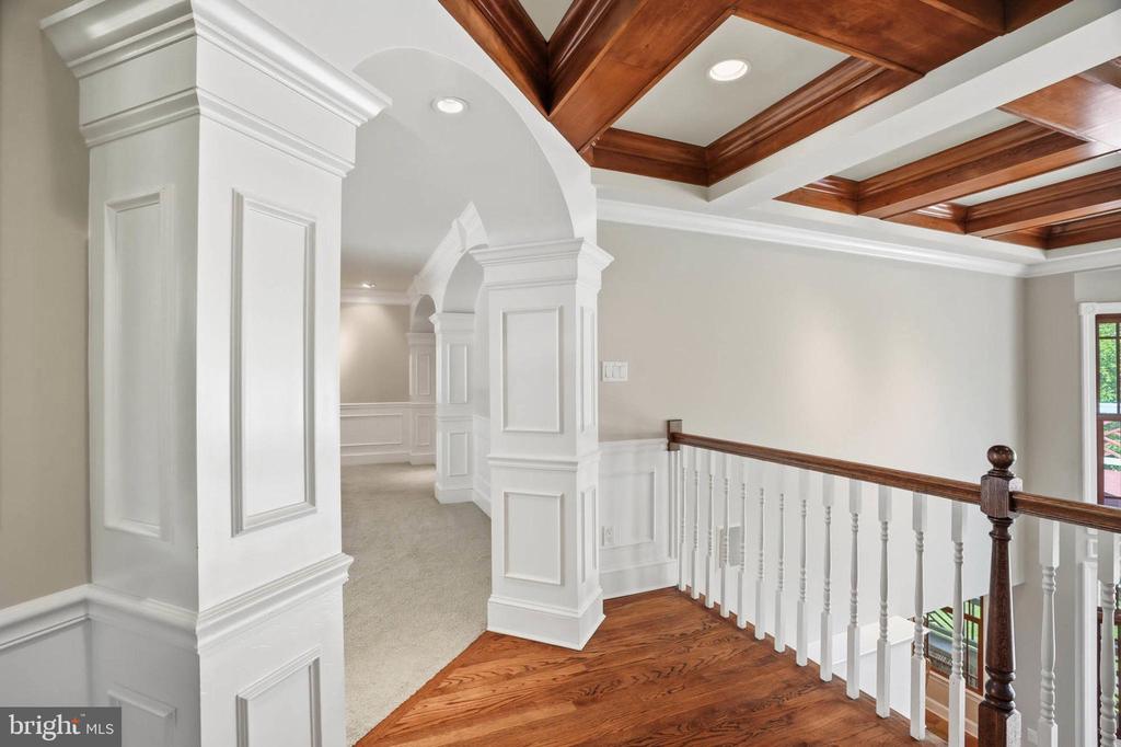 982 STONINGTON DRIVE