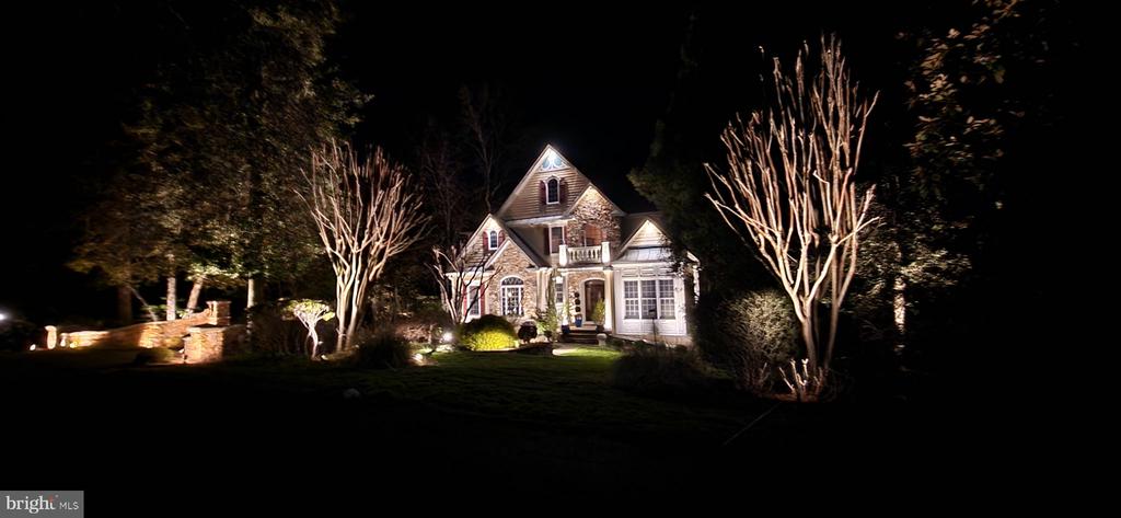 982 STONINGTON DRIVE