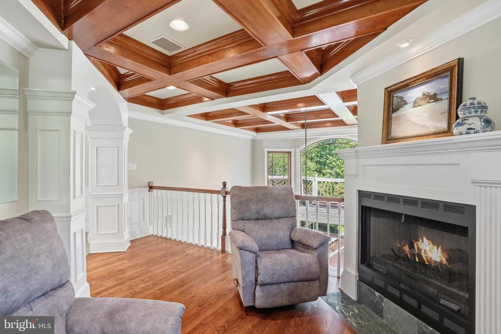 982 STONINGTON DRIVE
