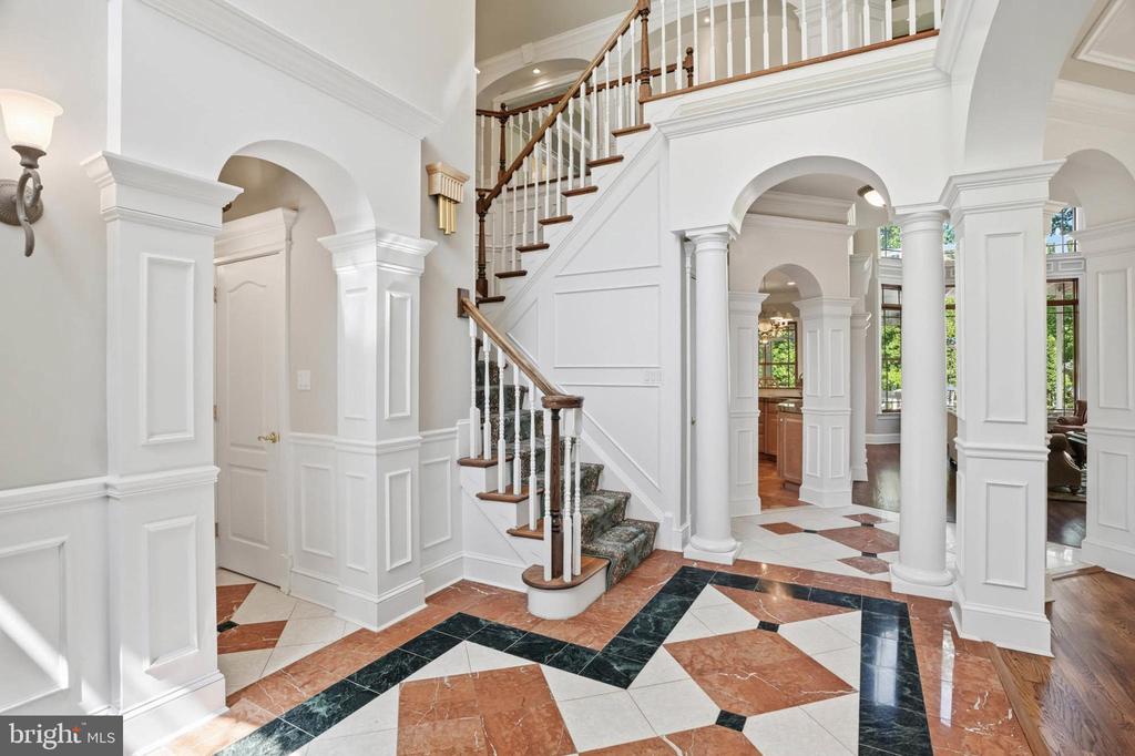 982 STONINGTON DRIVE