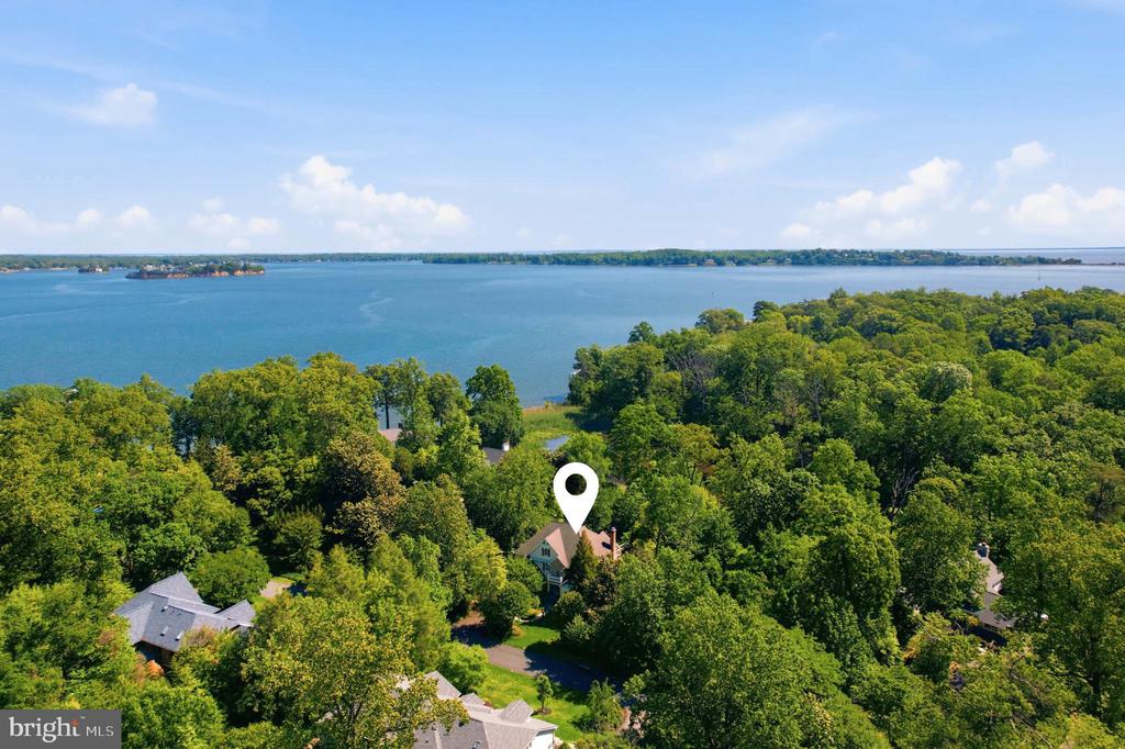 982 STONINGTON DRIVE