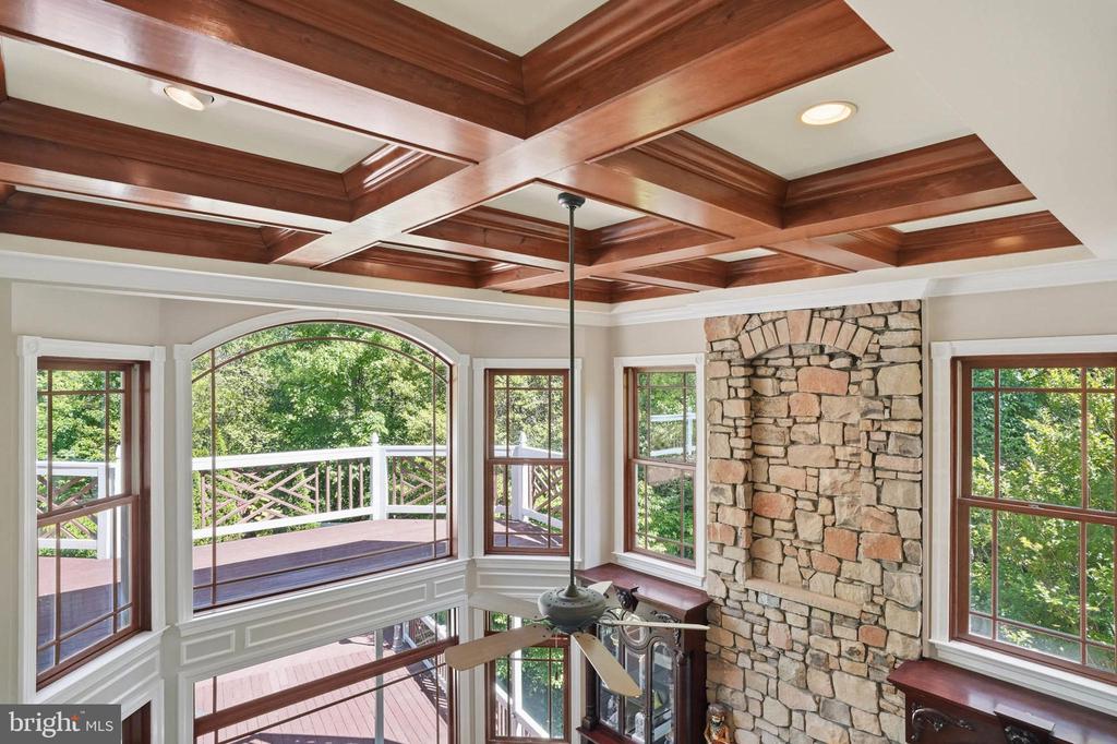 982 STONINGTON DRIVE
