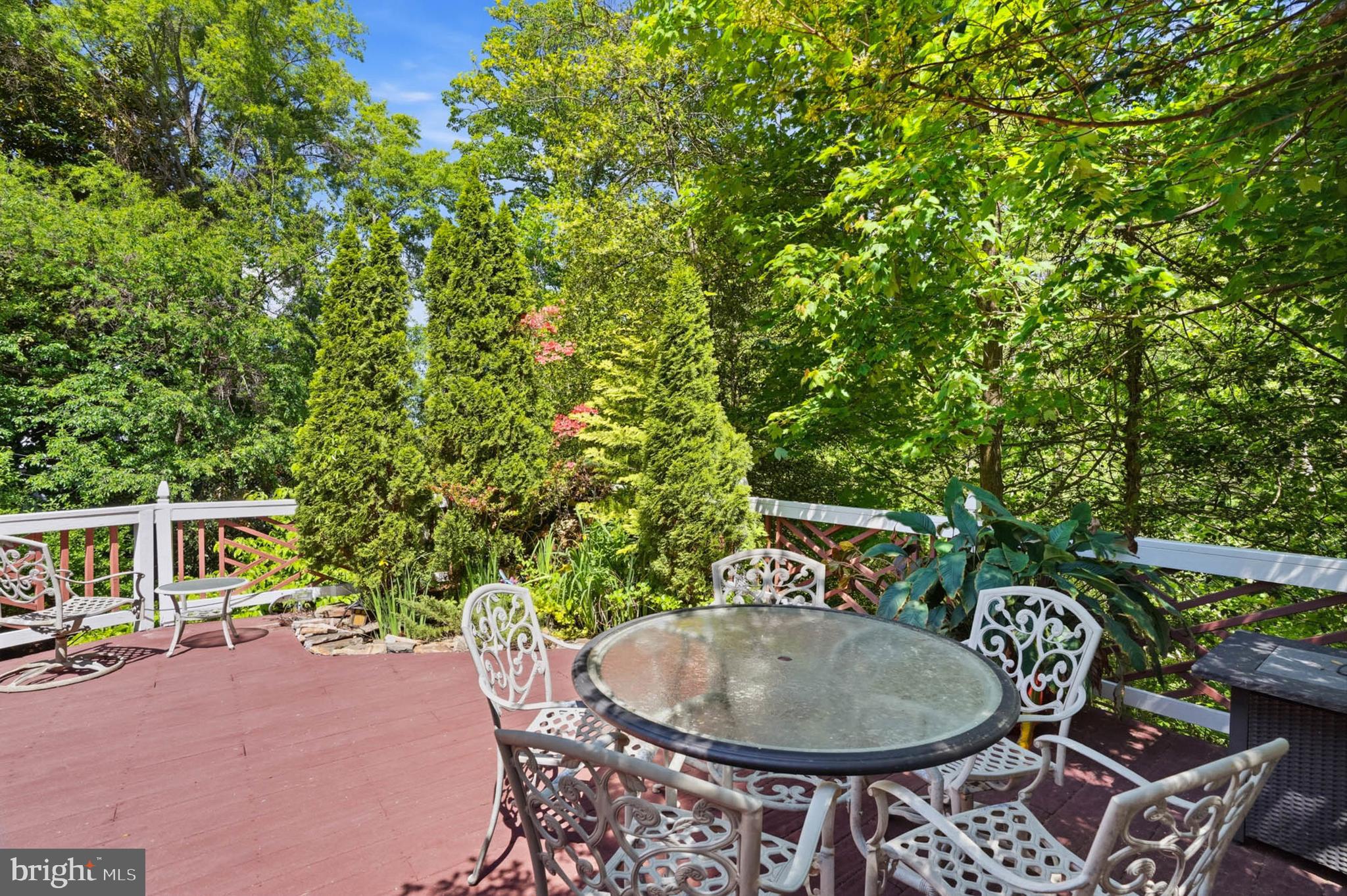 982 STONINGTON DRIVE