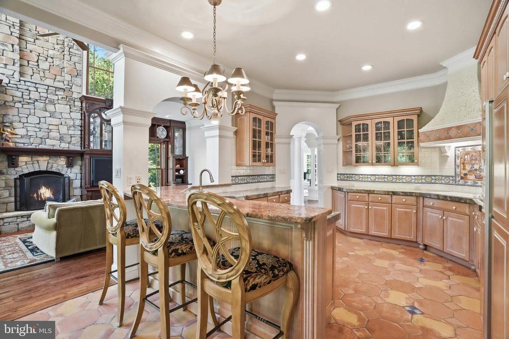 982 STONINGTON DRIVE