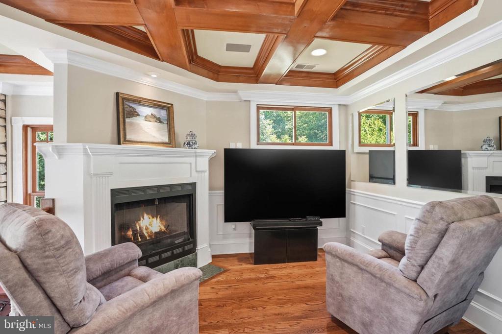 982 STONINGTON DRIVE