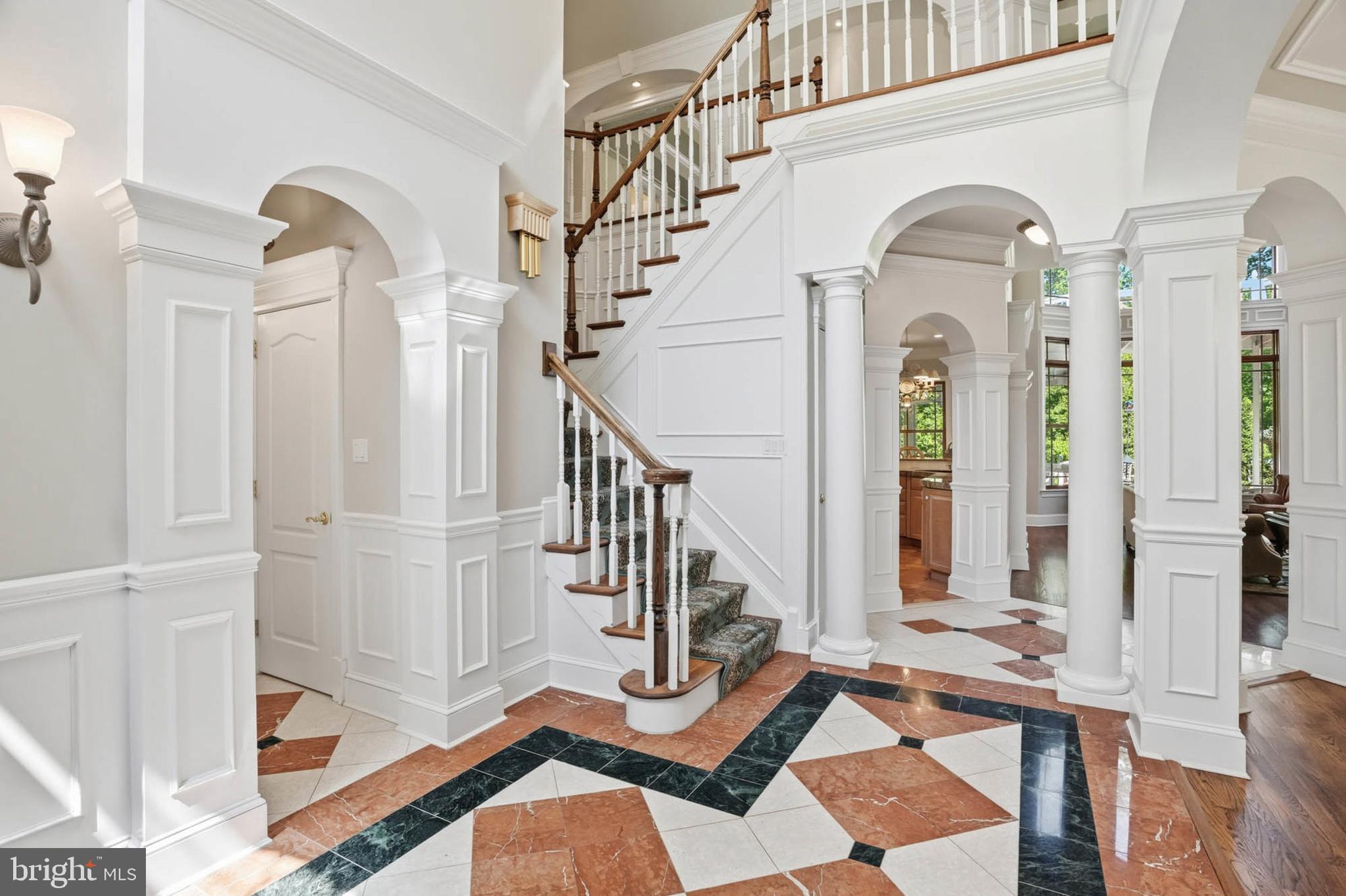 982 STONINGTON DRIVE