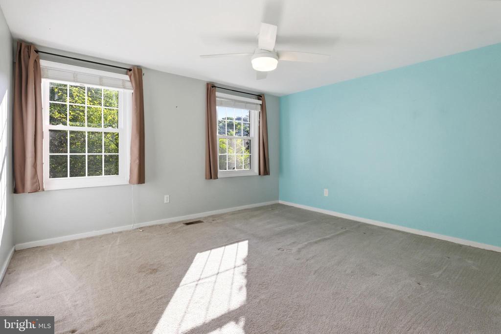 636 BAY GREEN DRIVE
