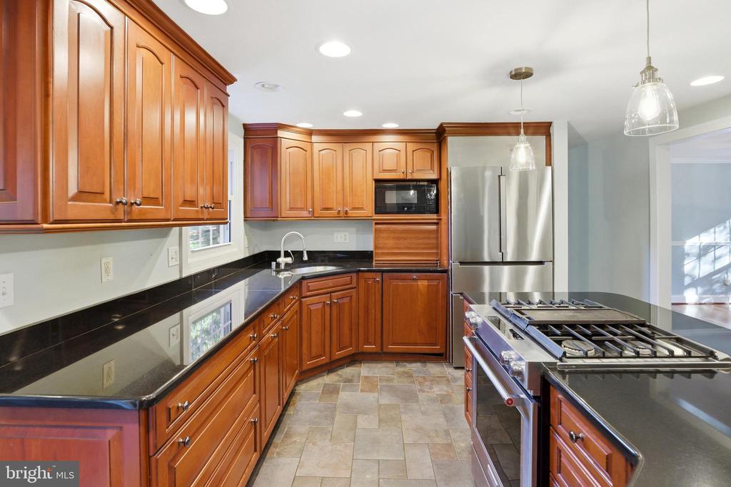 636 BAY GREEN DRIVE
