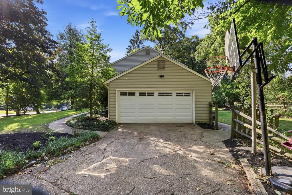 636 BAY GREEN DRIVE