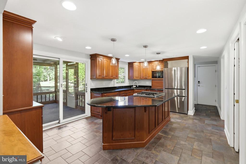 636 BAY GREEN DRIVE
