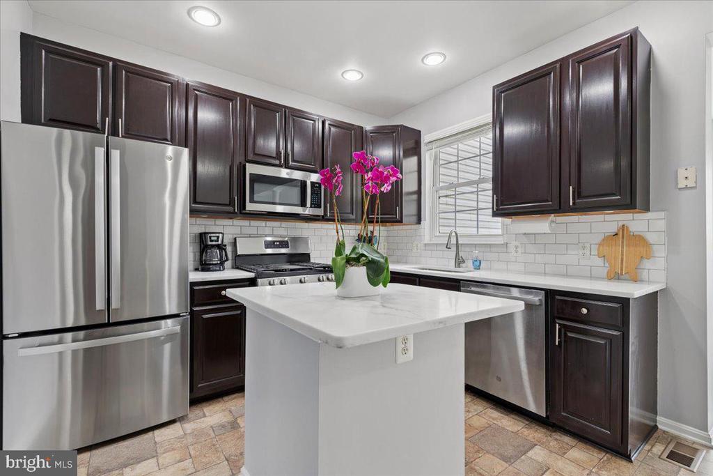 30 MILLHAVEN COURT