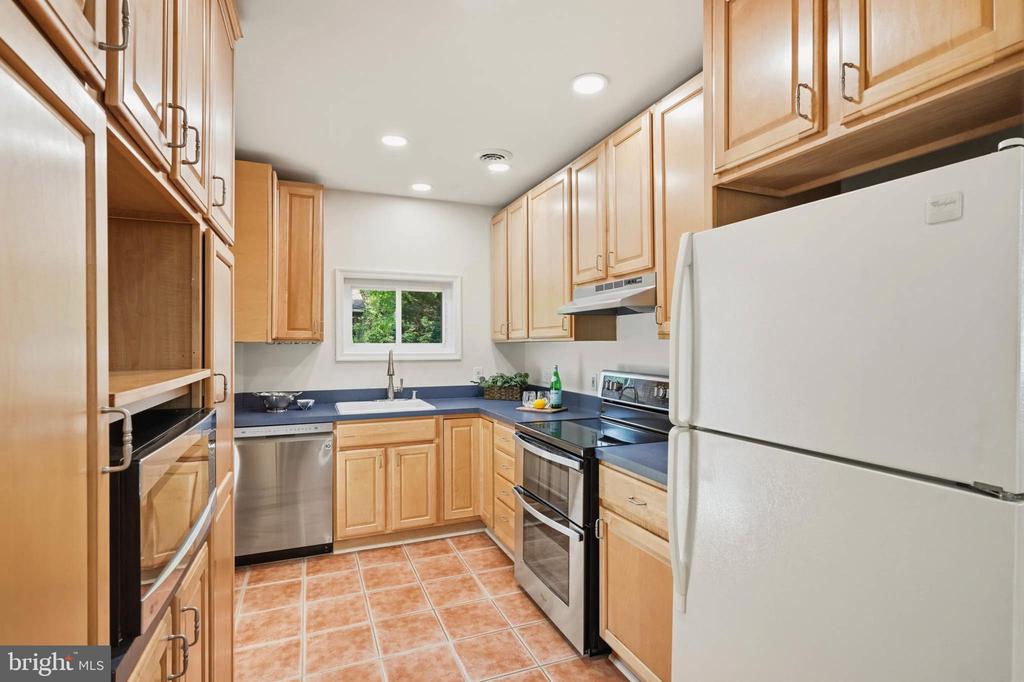 790 ROLLING VIEW DRIVE