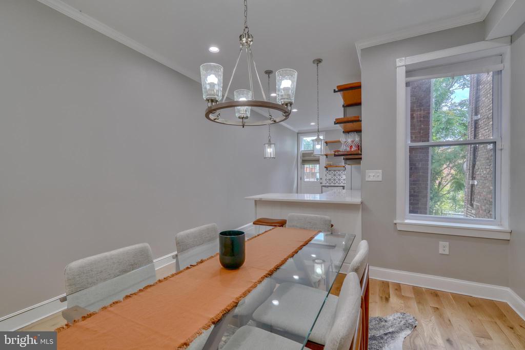 903 W 34th St