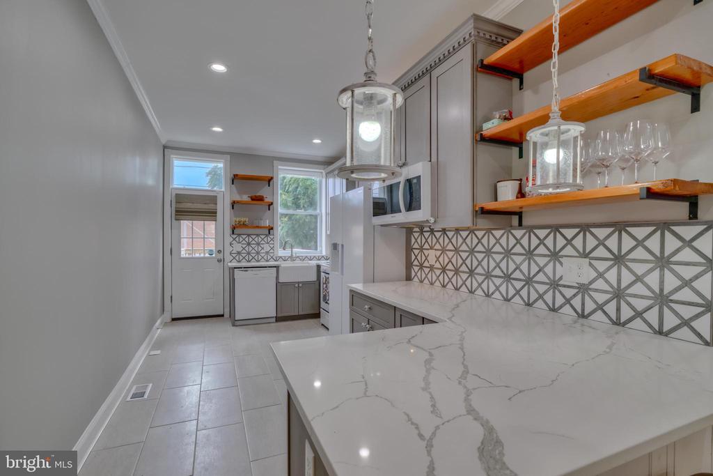 903 W 34th St
