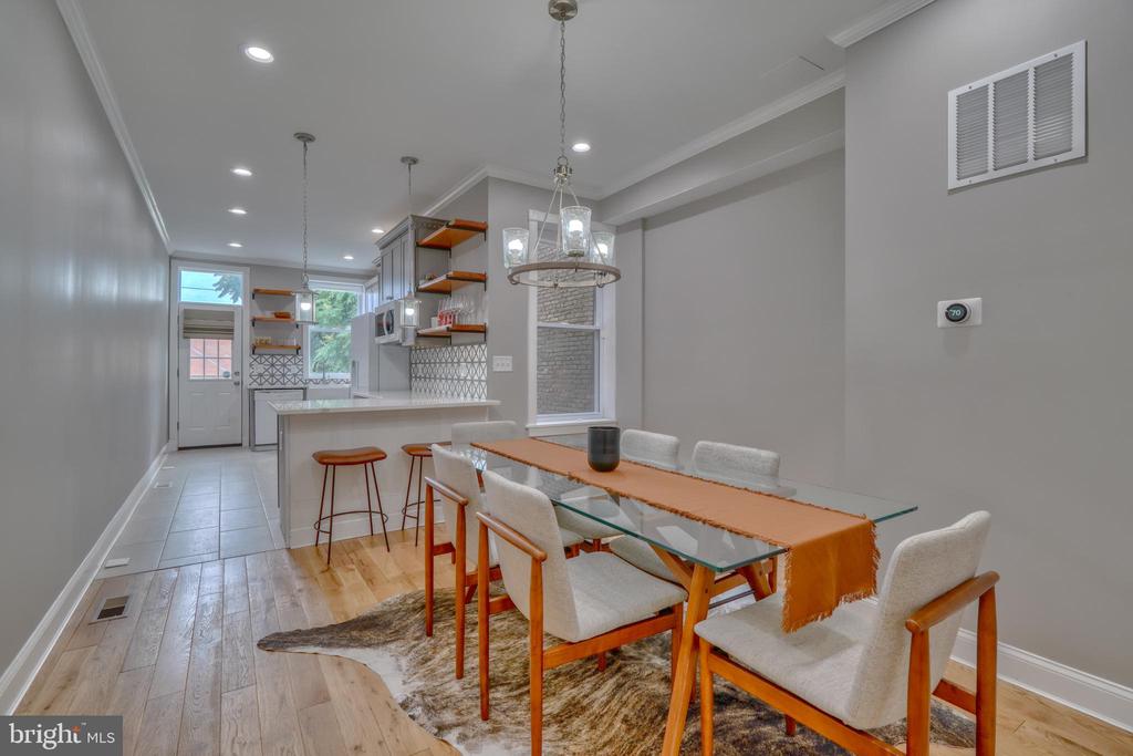 903 W 34th St