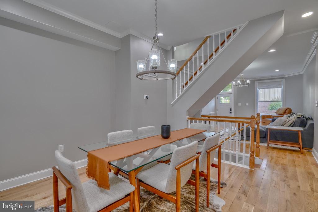 903 W 34th St