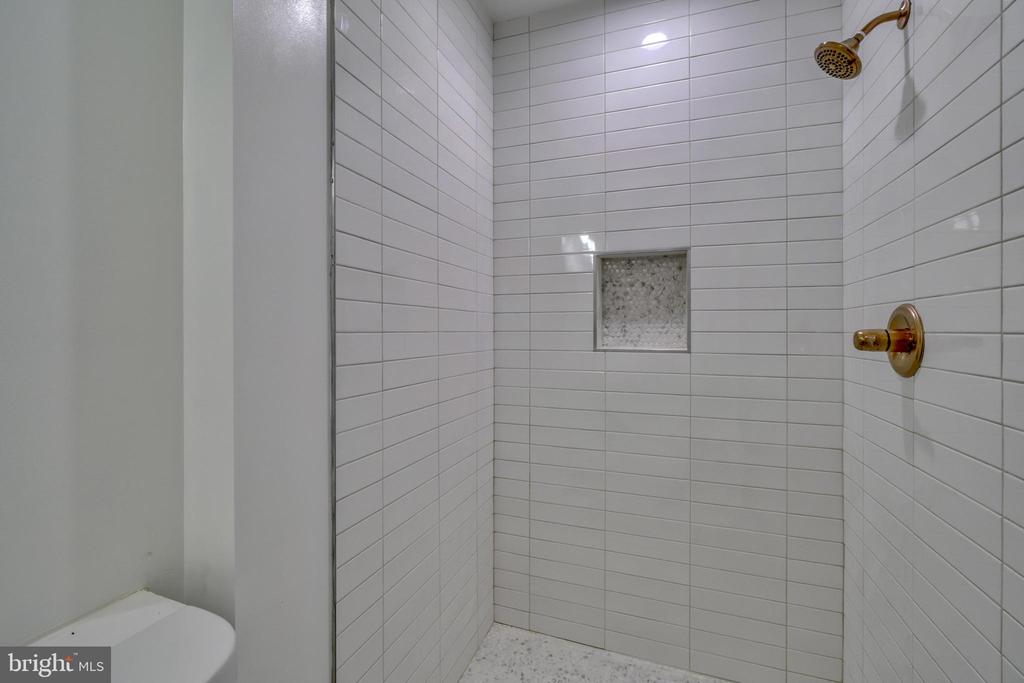 903 W 34th St
