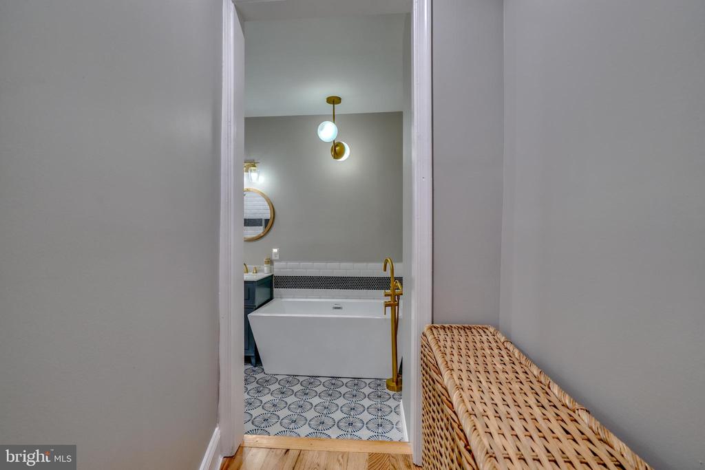 903 W 34th St