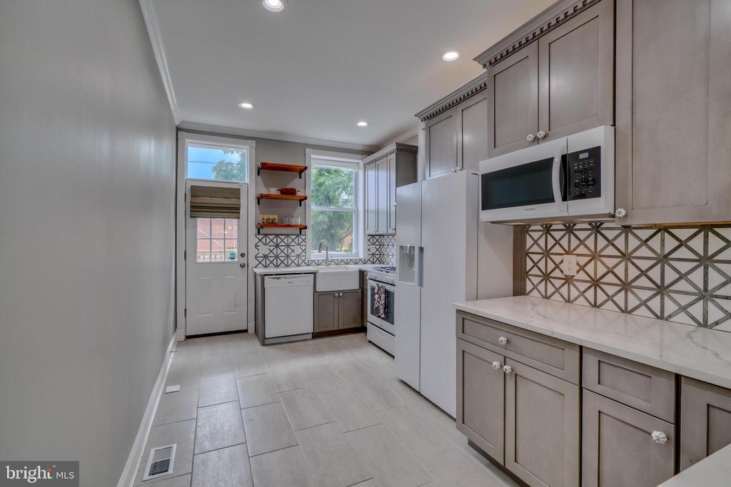 903 W 34th St