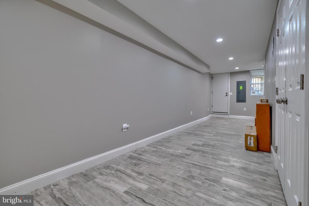 903 W 34th St
