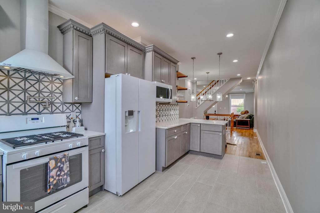 903 W 34th St