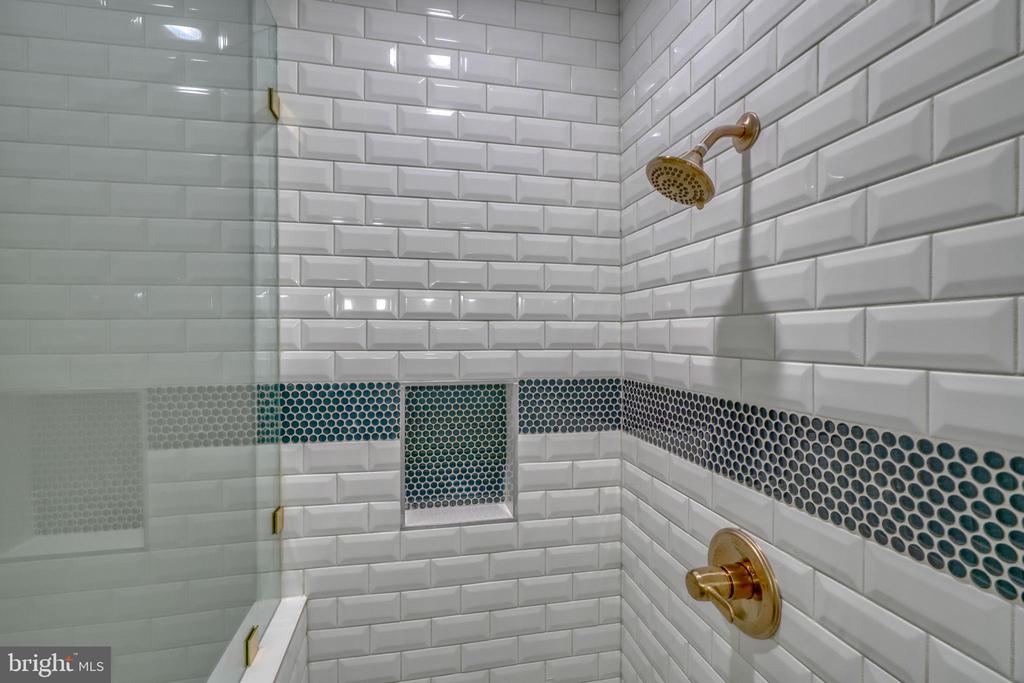 903 W 34th St