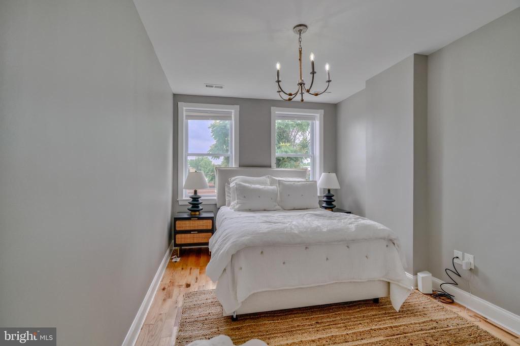 903 W 34th St